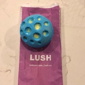 LUSH Christmas Bathbomb